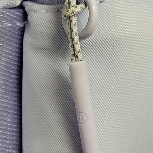 Lululemon Everywhere Belt Bag Pastel Periwinkle Spring Like New - Picture 9 of 16